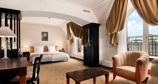 HILTON VIENNA PLAZA