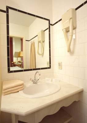 HOTEL ROYAL