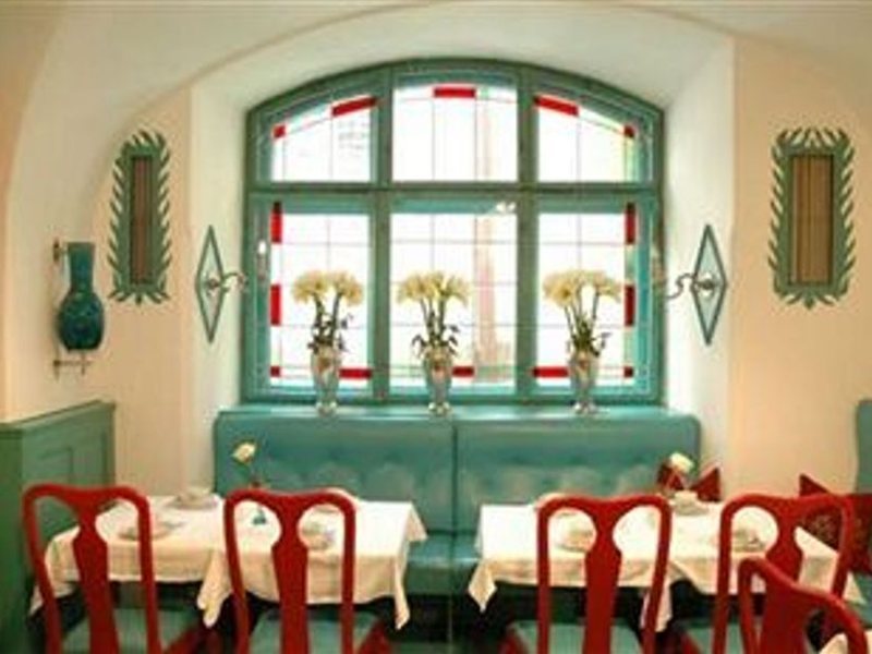 HOTEL AMADEUS
