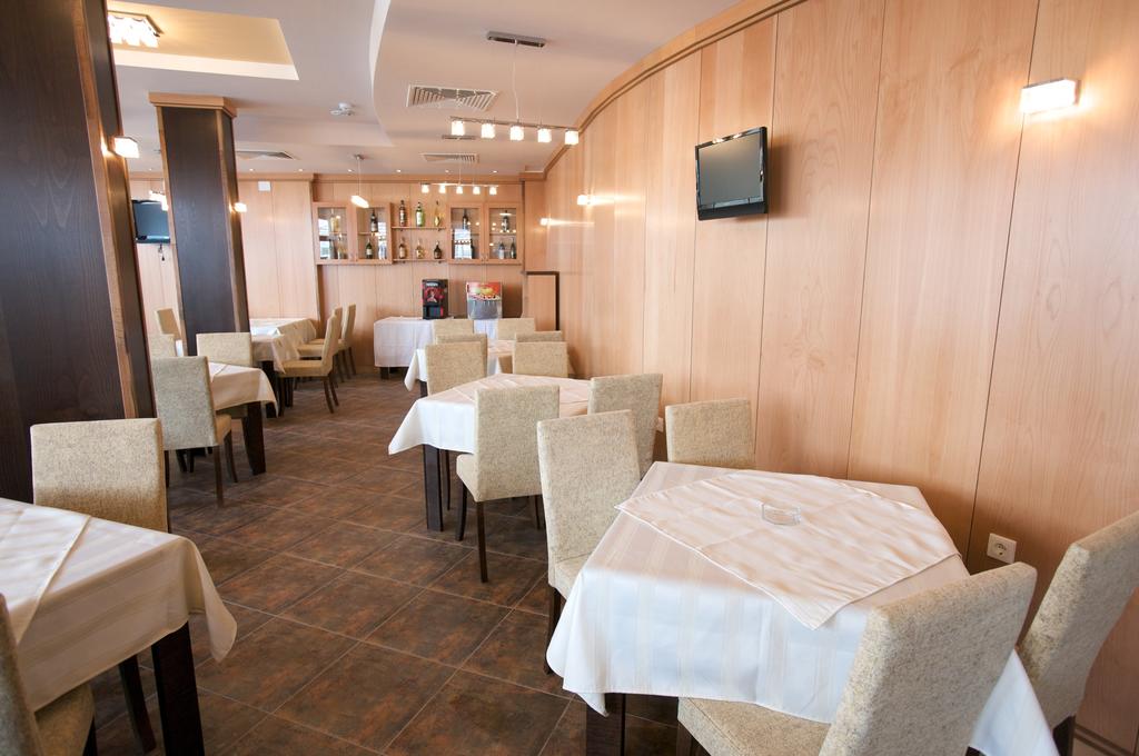 HOTEL SEA BREEZE