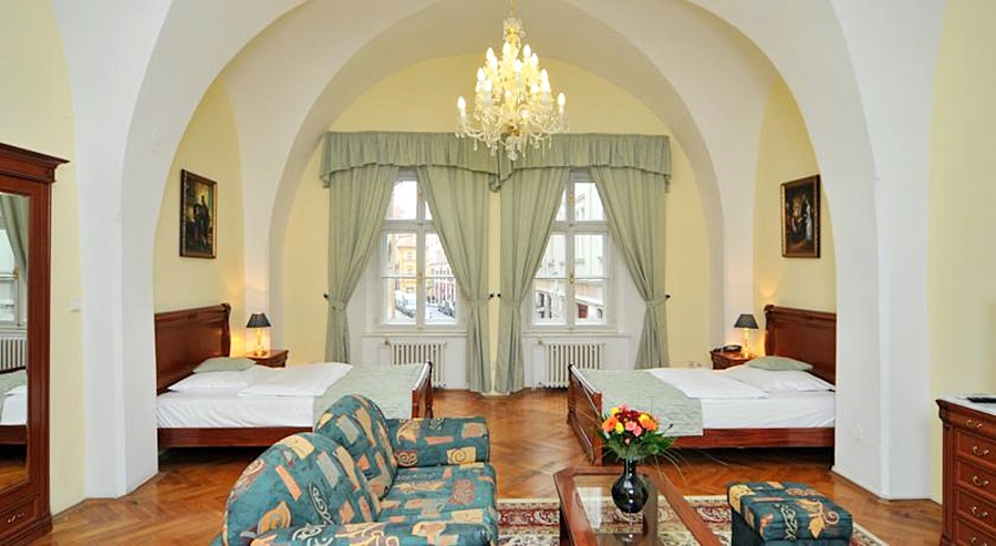 METAMORPHIS HOTEL