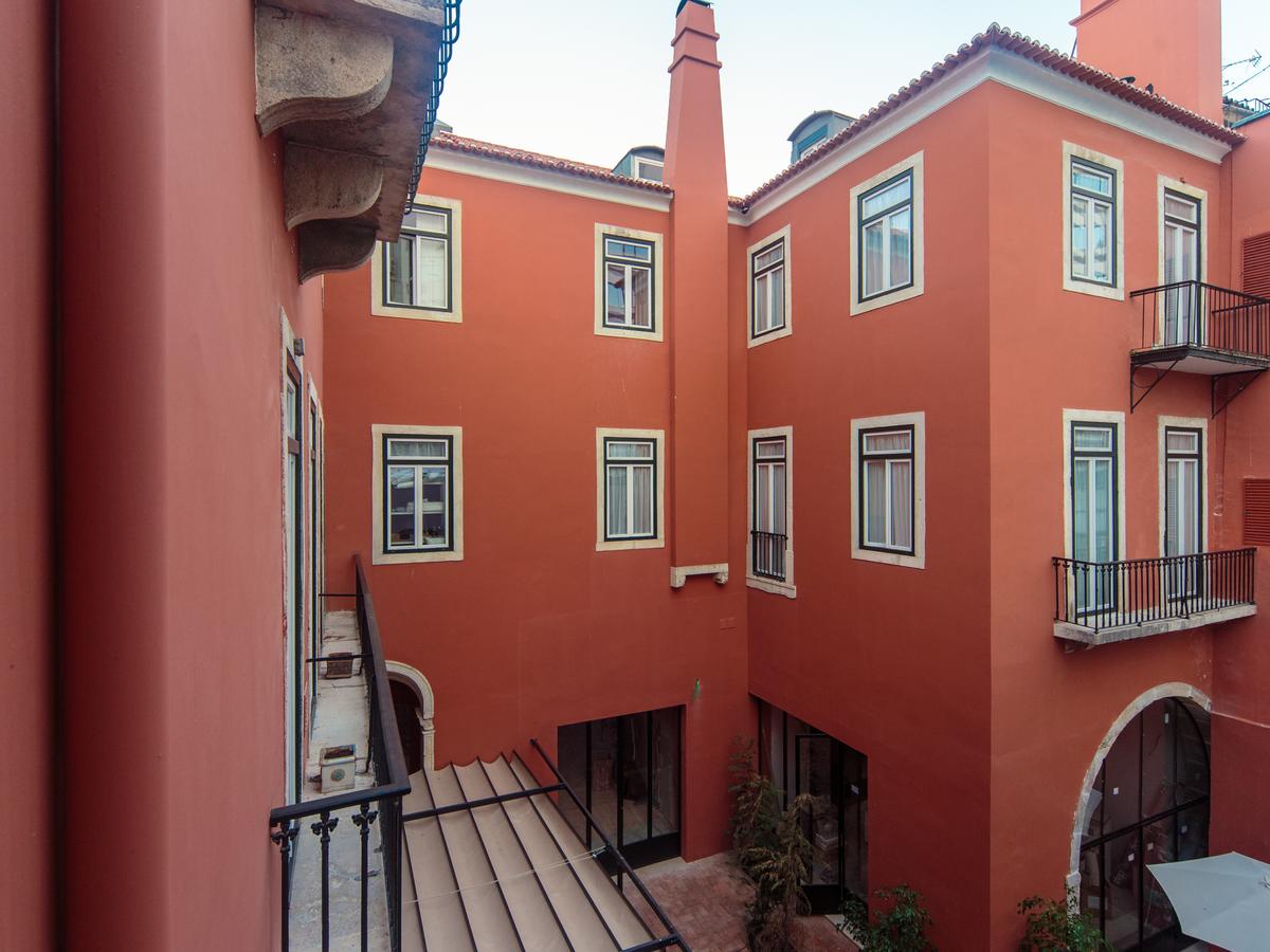 DEAR LISBON GALLERY HOUSE