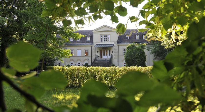 GARTENHOTEL ALTMANNSDORF HOTEL 1