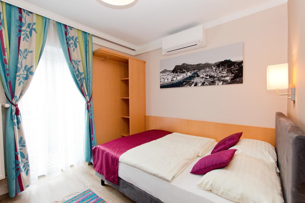 B&B HOTEL JUNIOR