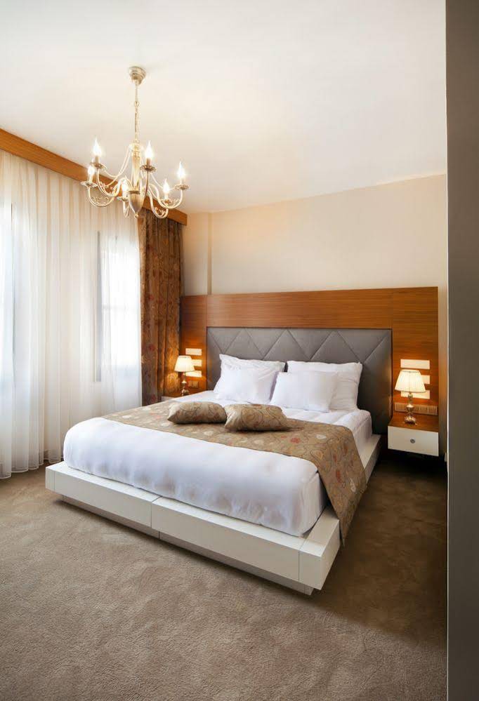 GRAVIS SUITES