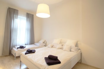 APARTMENT PSTROSSOVA