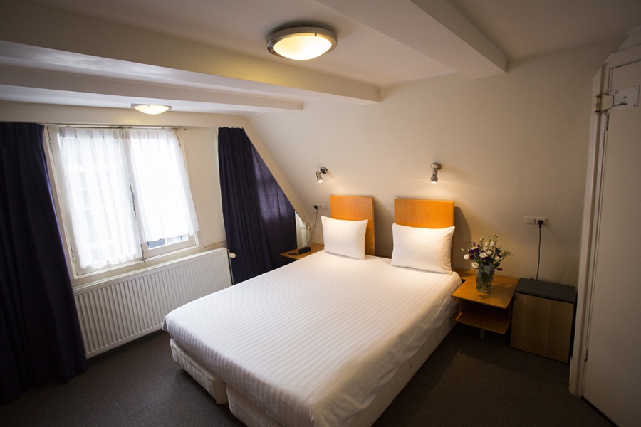 QUENTIN GOLDEN BEAR HOTEL