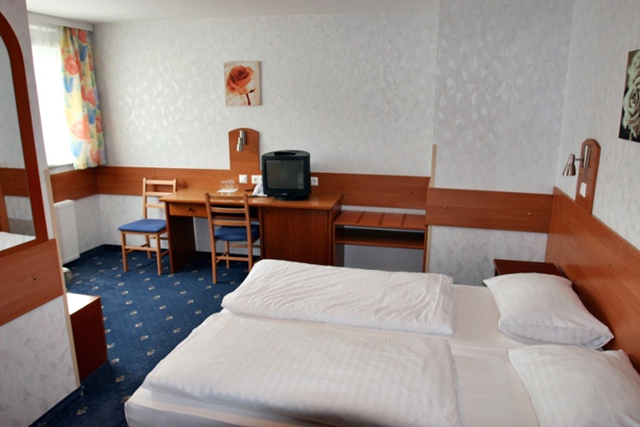 HOTEL TERMINUS