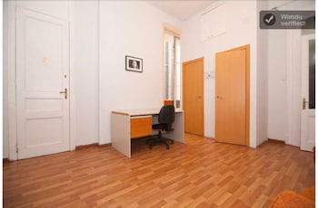EMILY ALHAMBRA HOSTAL