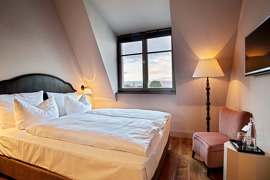 MONBIJOU HOTEL