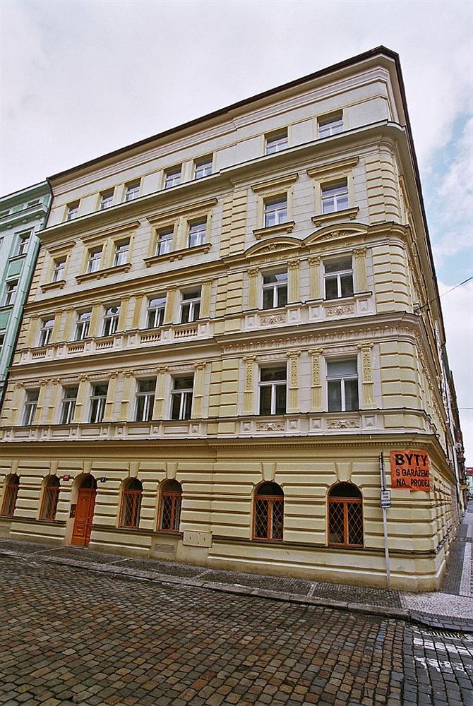 THEATRE RESIDENCE APARTMENTS