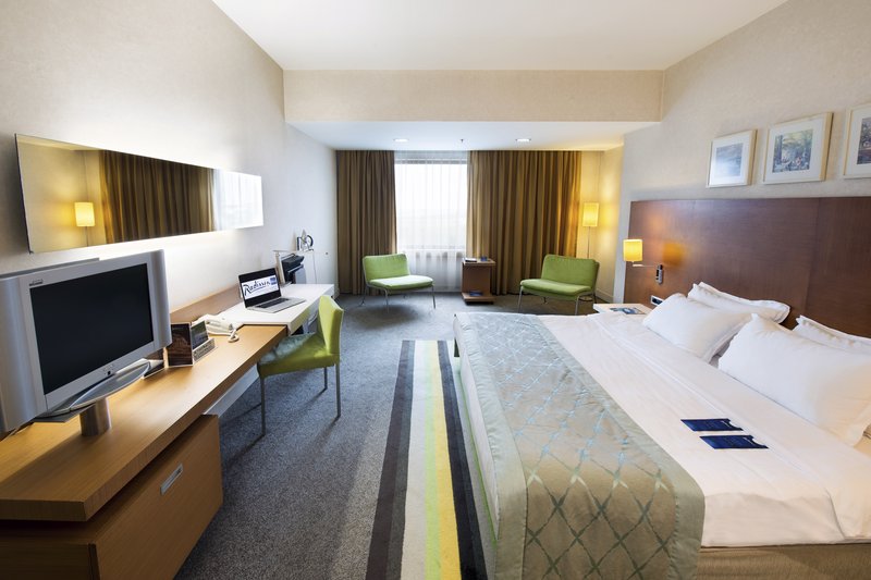 BH CONFERENCE & AIRPORT HOTEL