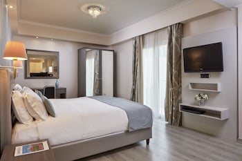 AVA HOTEL & SUITES