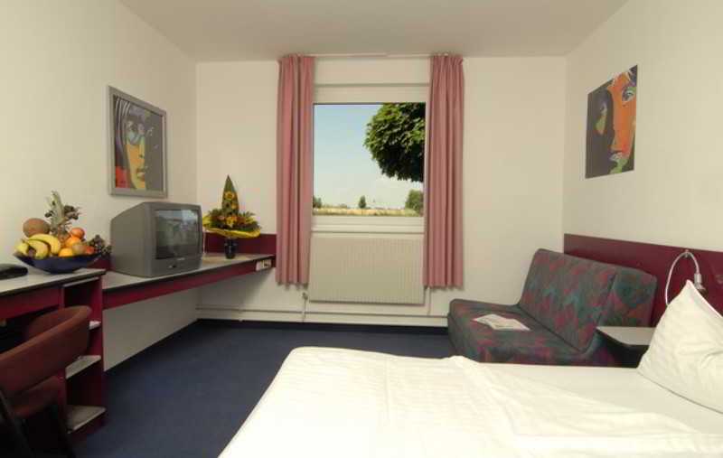 LIFE HOTEL