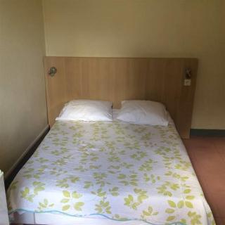 AU ROYAL MAD HOTEL