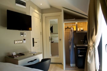 BARBERA HOTEL