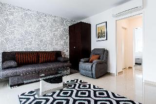 BEST WESTERN PLUS CELEBRITY SUITES