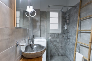 MONASTIRAKI RESIDENCES  BY LIVIN URBBAN