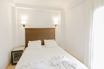 BUCOLEON HOTEL