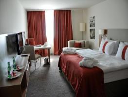FOURSIDE HOTEL & SUITES